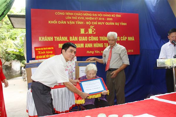 Lễ khánh thành, bàn giao công trình nâng cấp nhà Bà mẹ Việt Nam anh hùng Tạ Thị Ca.